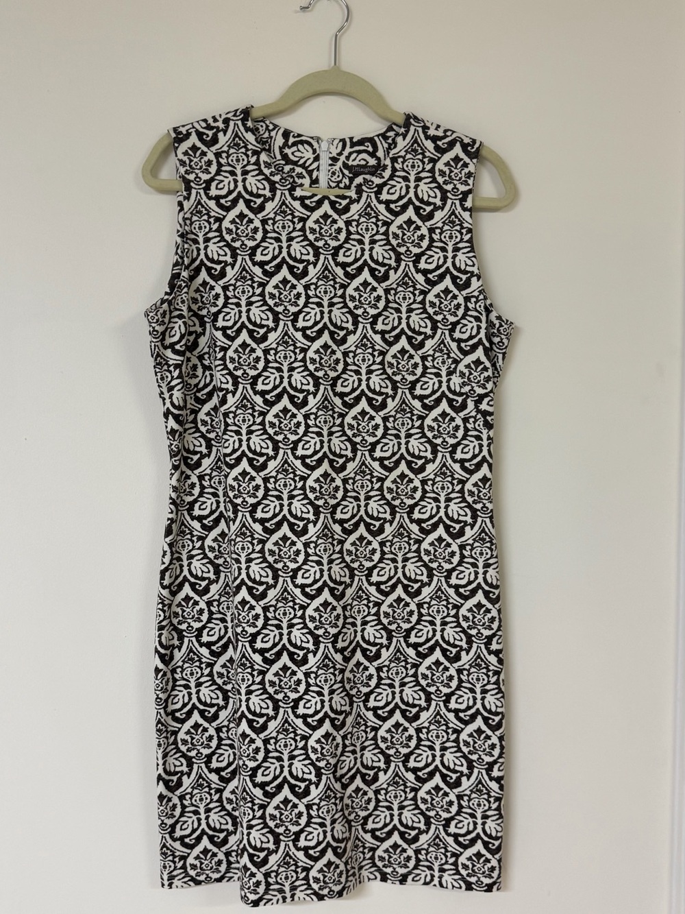 J McLaughlin Sleeveless Black and White Patterned Shift Dress